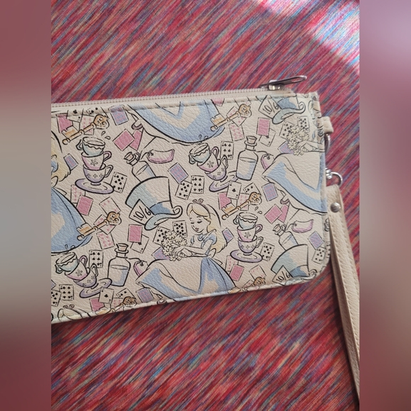 Loungefly Disney Alice In Wonderland og ❤️ logo wallet - Picture 10 of 12